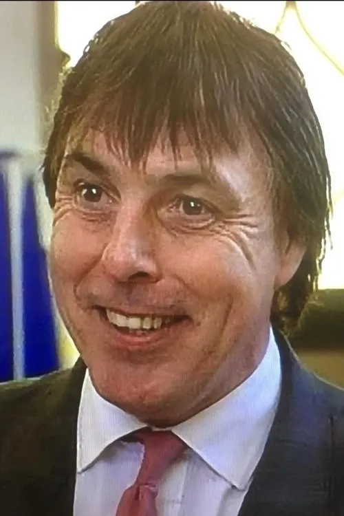 Leo Dolan interpretando a Soldier