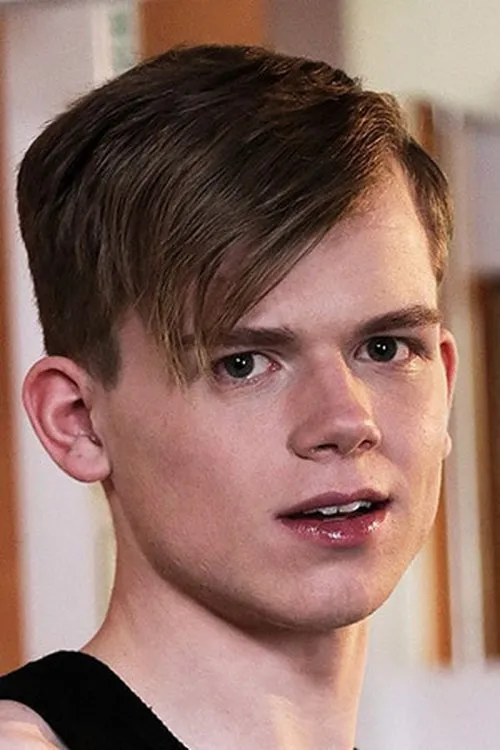 Leo Ocean interpretando a 