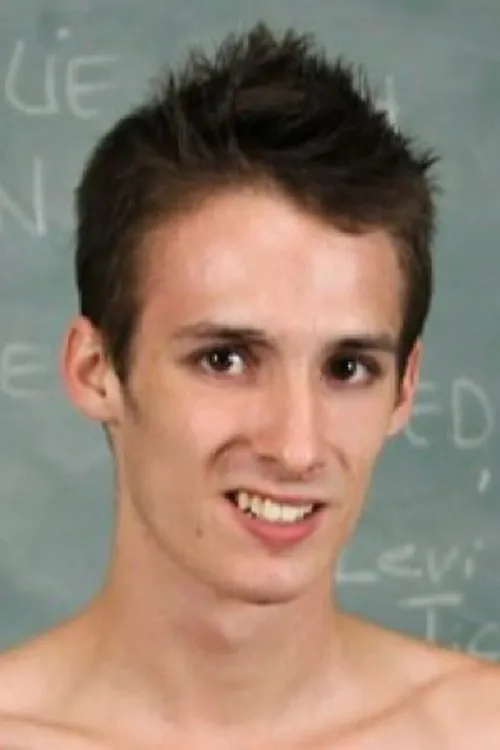 Leo Page interpretando a 