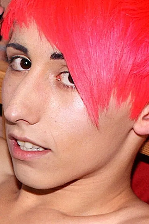 Leo Quin interpretando a (archive footage)