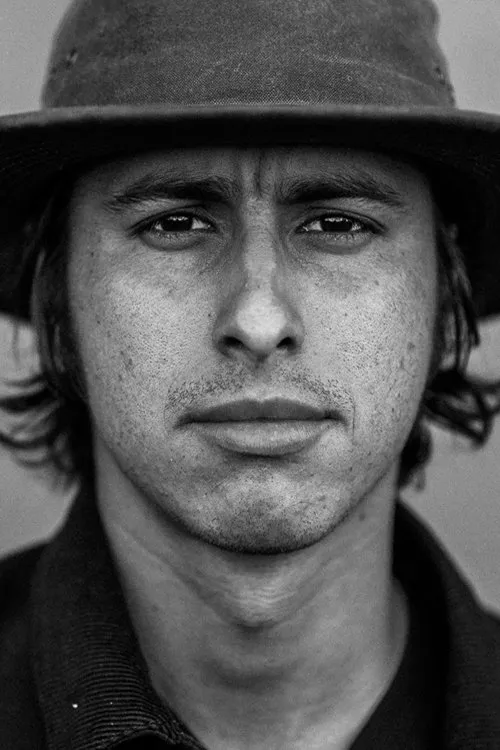 Leo Romero interpretando a Intro Montage Skater