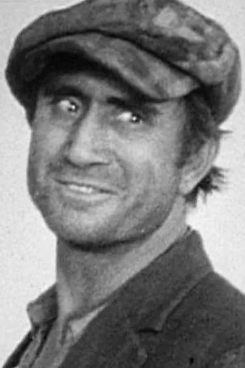 Leo Willis interpretando a Tom