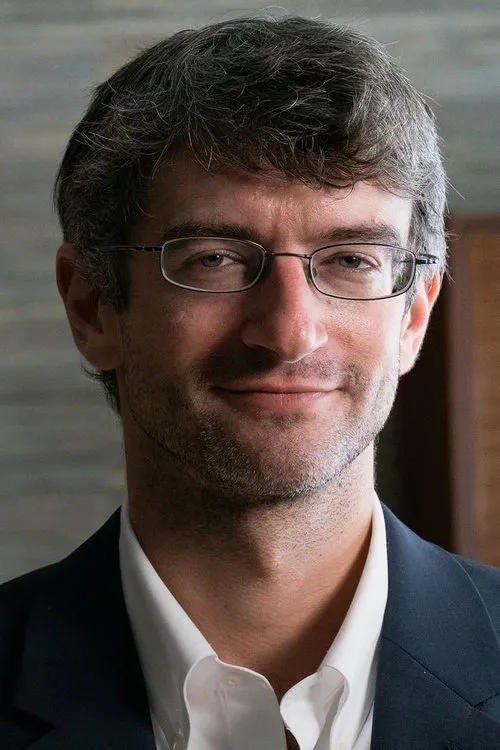 Leon Neyfakh — personaje: Self - Guest