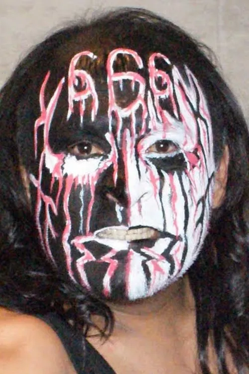 Leonardo Gómez interpretando a Damian 666