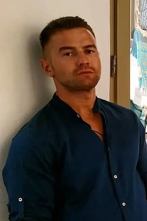 Leonardos Sinis interpretando a Self