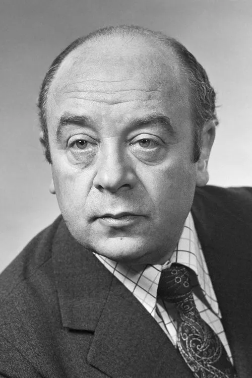 Foto de perfil del actor Леонид Броневой en el reparto