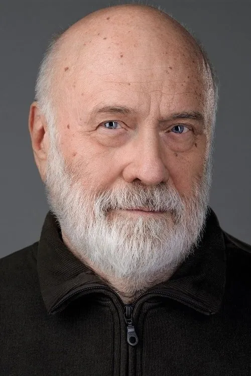 Leonid Sevtsov interpretando a Chief of Police