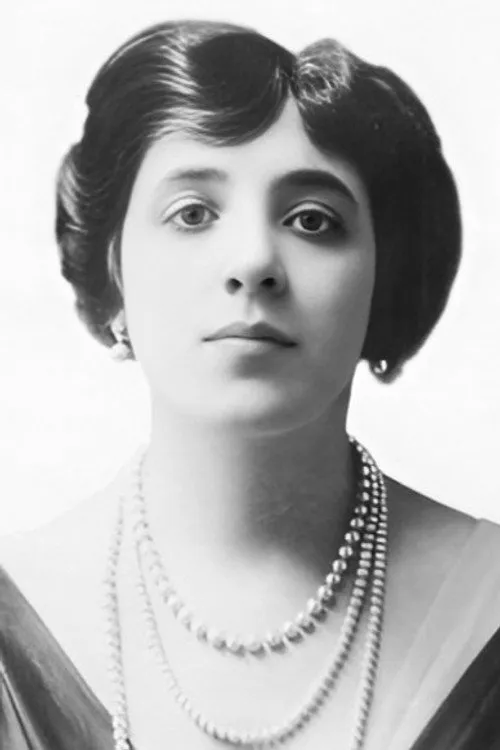 Leonore Harris interpretando a Mrs. Lawrence