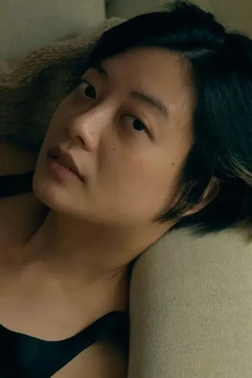 Leony Vitria Hartanti interpretando a Dea