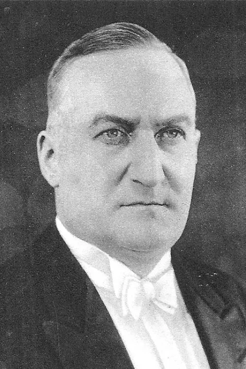 Leopold von Ledebur interpretando a Joe Ringling