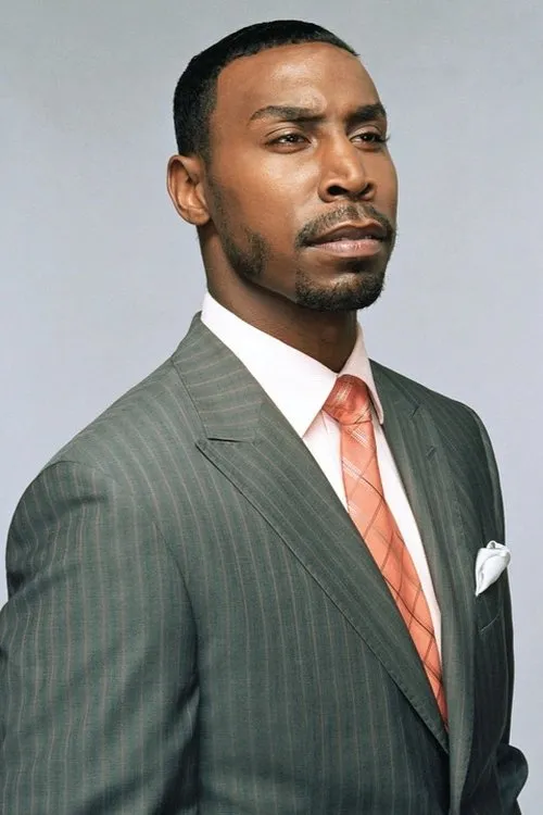 Leslie Elliard interpretando a Therapist