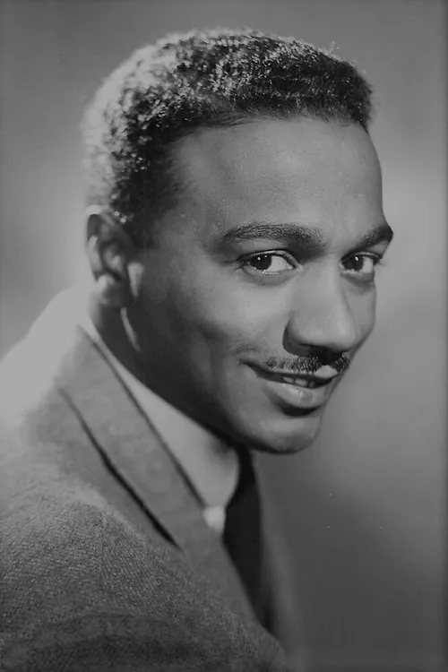 Leslie Scott interpretando a Eban