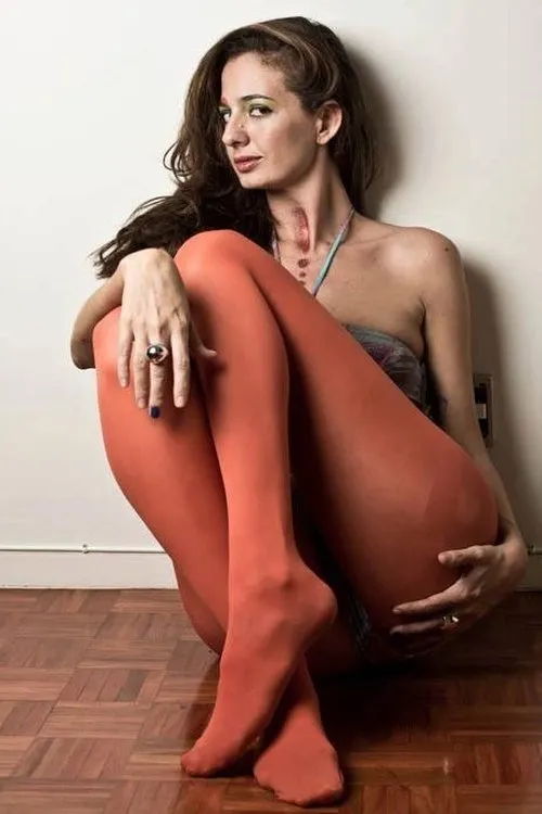 Letícia Novaes interpretando a Paula