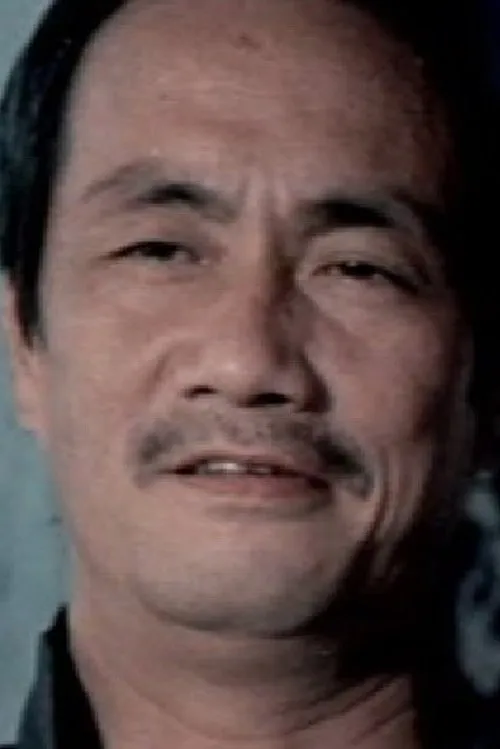 Leung Hung interpretando a Iron Head