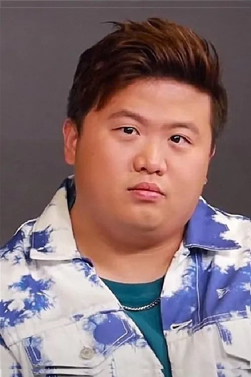 Leung Yip interpretando a Stone