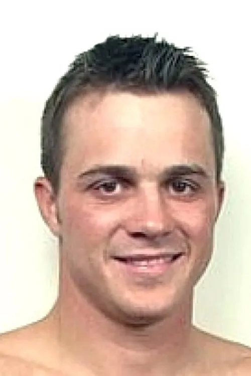 Levi interpretando a 