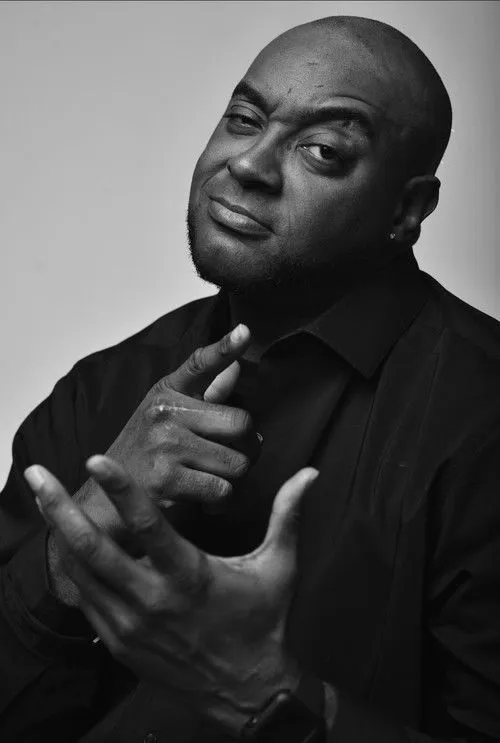 Lou Pacheco ha trabajado con Lewis Duval en 1 ocasiones