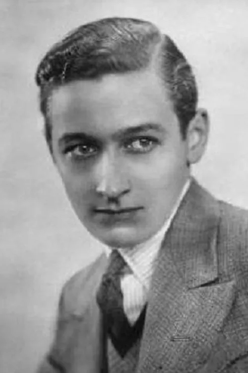 Lewis Shaw interpretando a Frank Ashley