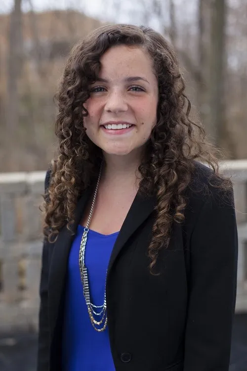 Lexi Baumeyer interpretando a Josie Bradford