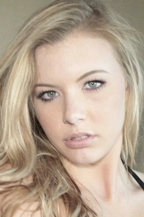 Lexi Davis interpretando a 