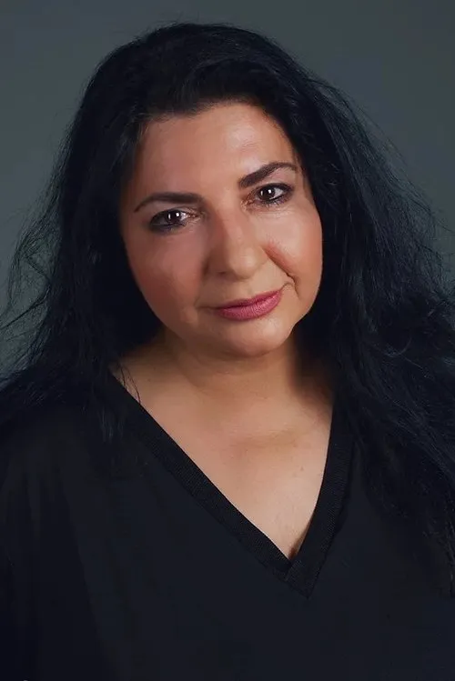 Leyla Okay — personaje: Zisan Geçmezgün