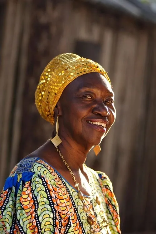 Lia de Itamaracá interpretando a Self