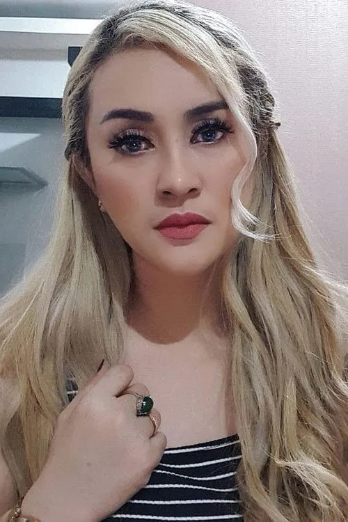 Lia Ladysta interpretando a Rini