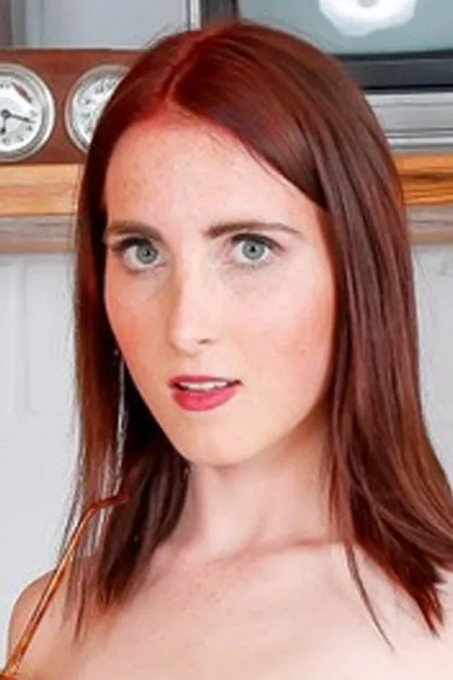 Lia Louise interpretando a Lou Nesbit