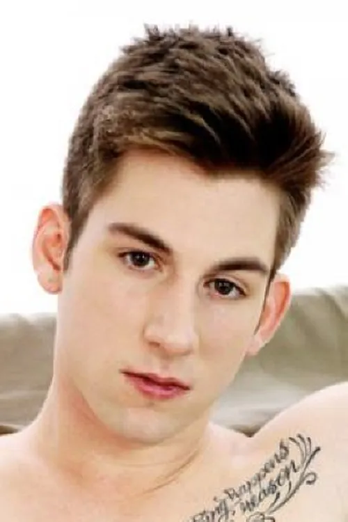 Liam Emerson interpretando a 