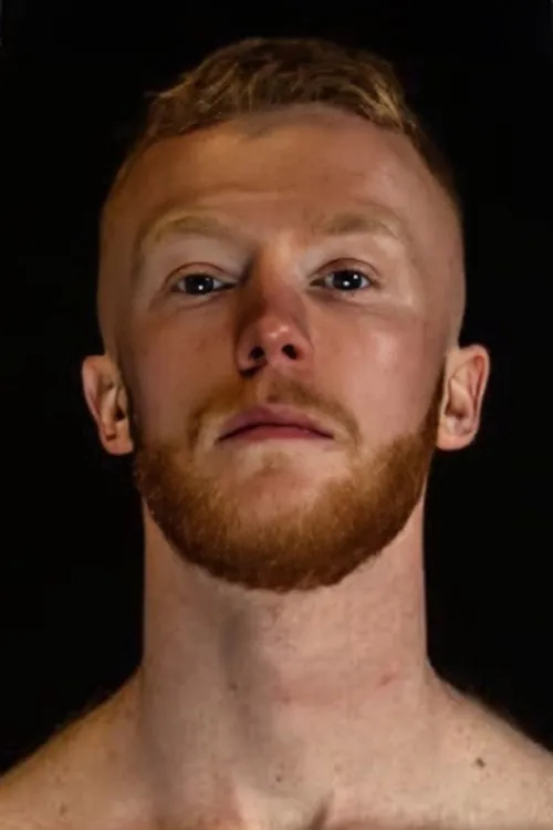 Liam Gaynor interpretando a Self