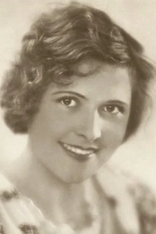 Liane Haid interpretando a Alice Lamberg