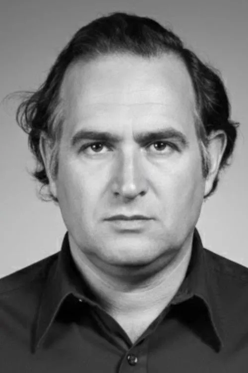 Líbero Ripoli Filho interpretando a 