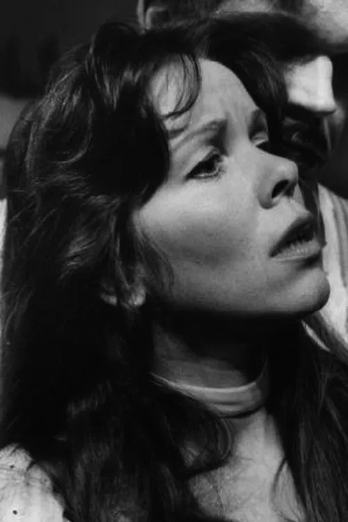 Lickå Sjöman interpretando a Karin, Askanius daughter