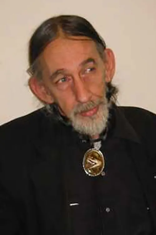 Steven Meek ha trabajado con Lightning Bear en 1 ocasiones