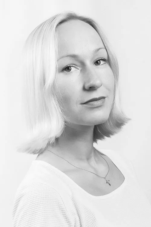 Liina Olmaru interpretando a Piret