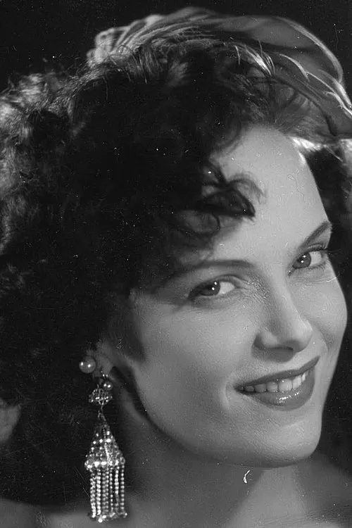 Liisa Tuomi interpretando a Ilona Virola