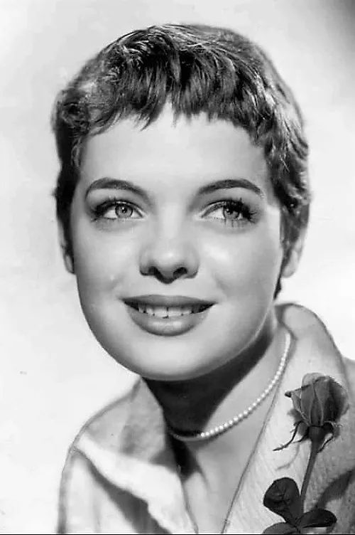 Lili Gentle interpretando a Marilyn Flood