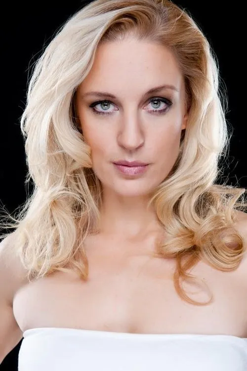 Lilian Klebow interpretando a Astrid