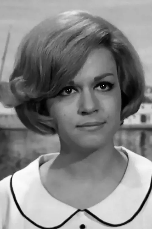 Lilian Miniati interpretando a Nelly Nikolaou