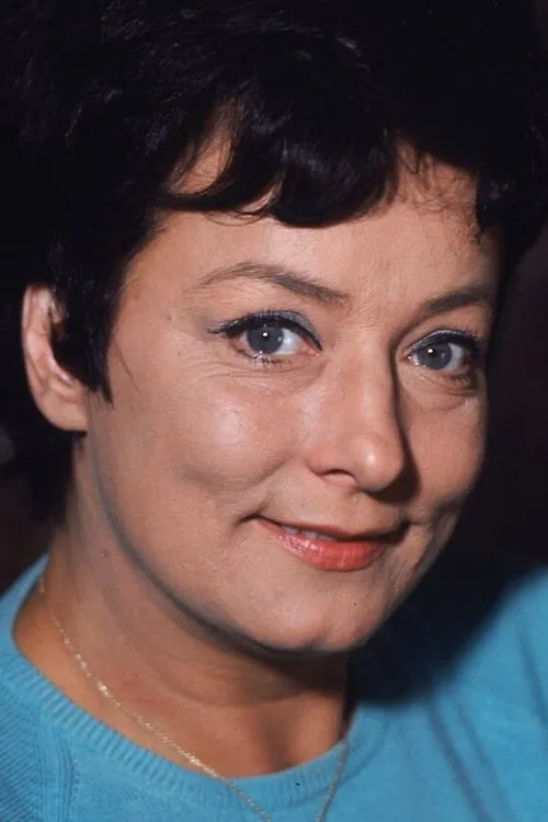 Lily Broberg interpretando a Stine Isenkræmmers