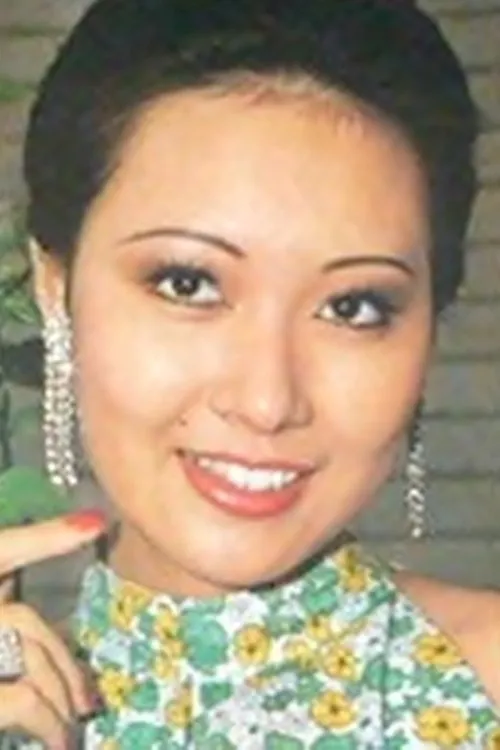 Lily Lan interpretando a