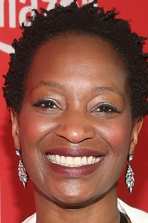 Lily Mojekwu interpretando a Annie