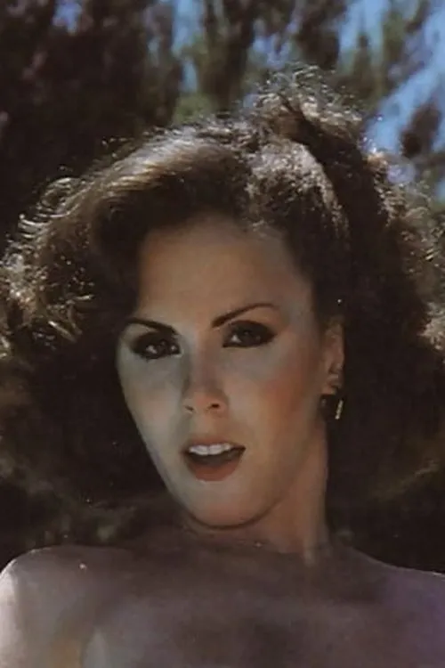 John F. Kearney ha trabajado con Lily Rodgers en 2 ocasiones