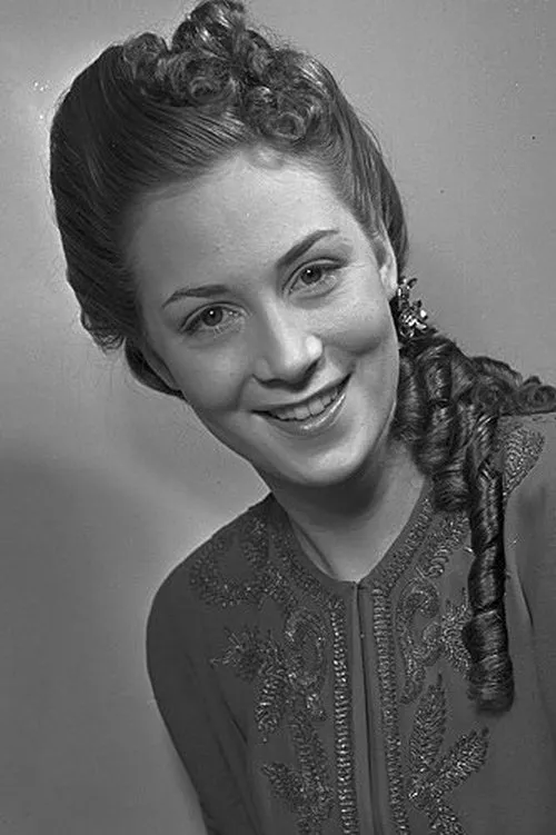 Lily Weiding interpretando a Ersilia Drei