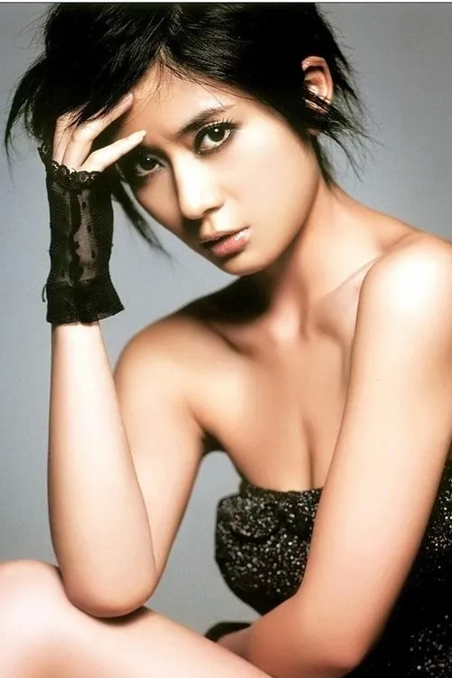 Lin Yuan interpretando a Ling