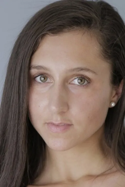 Lina Cole interpretando a (archive footage)