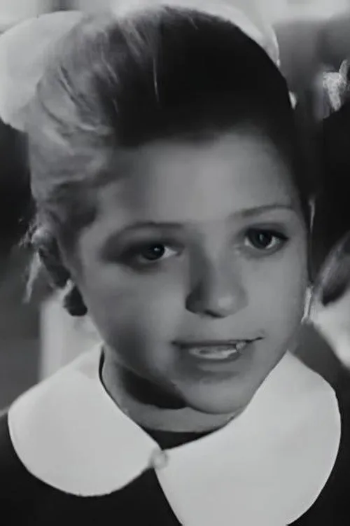Lina Oikonomidou interpretando a Marina's daughter