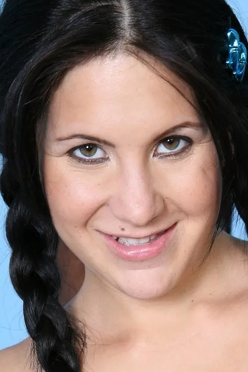 Lina Paige interpretando a 