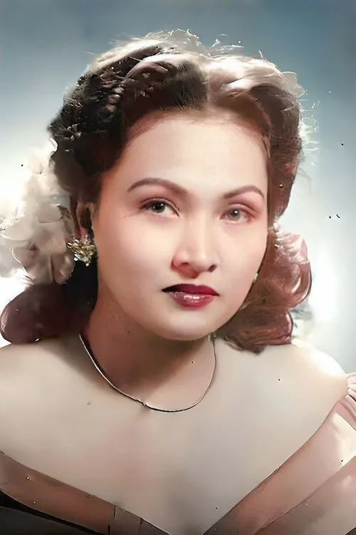 Linda Estrella interpretando a 