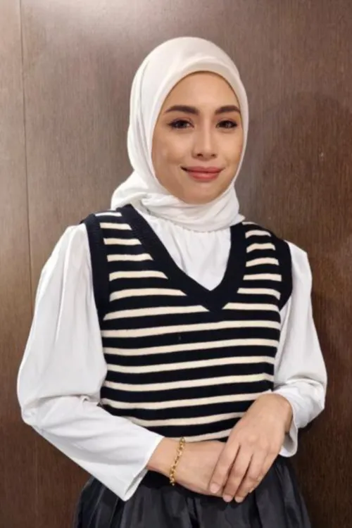 Dea Lestari ha trabajado con Linda Hashim en 1 ocasiones